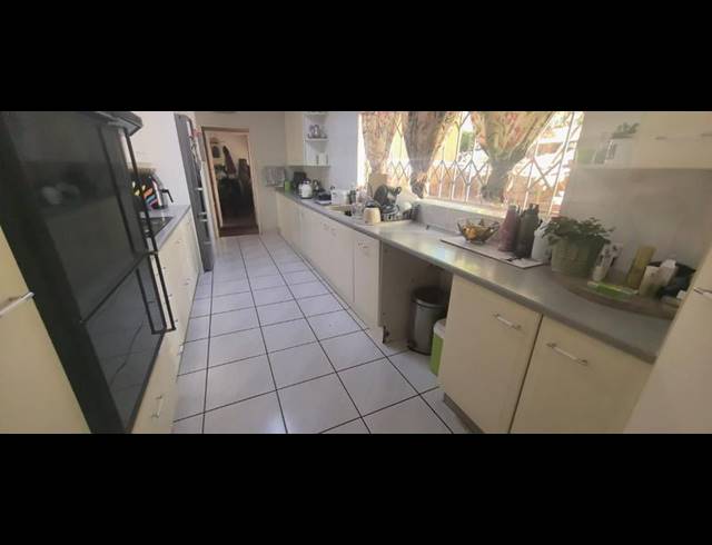 5 BEDROOM HOUSE FOR SALE IN WILRO PARK